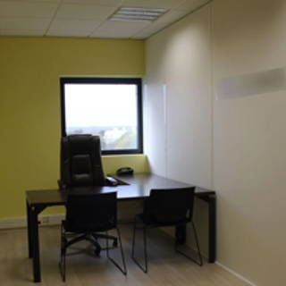 Bureau privé 12 m² 3 postes Location bureau Rue Romain Rolland Nantes 44100 - photo 1